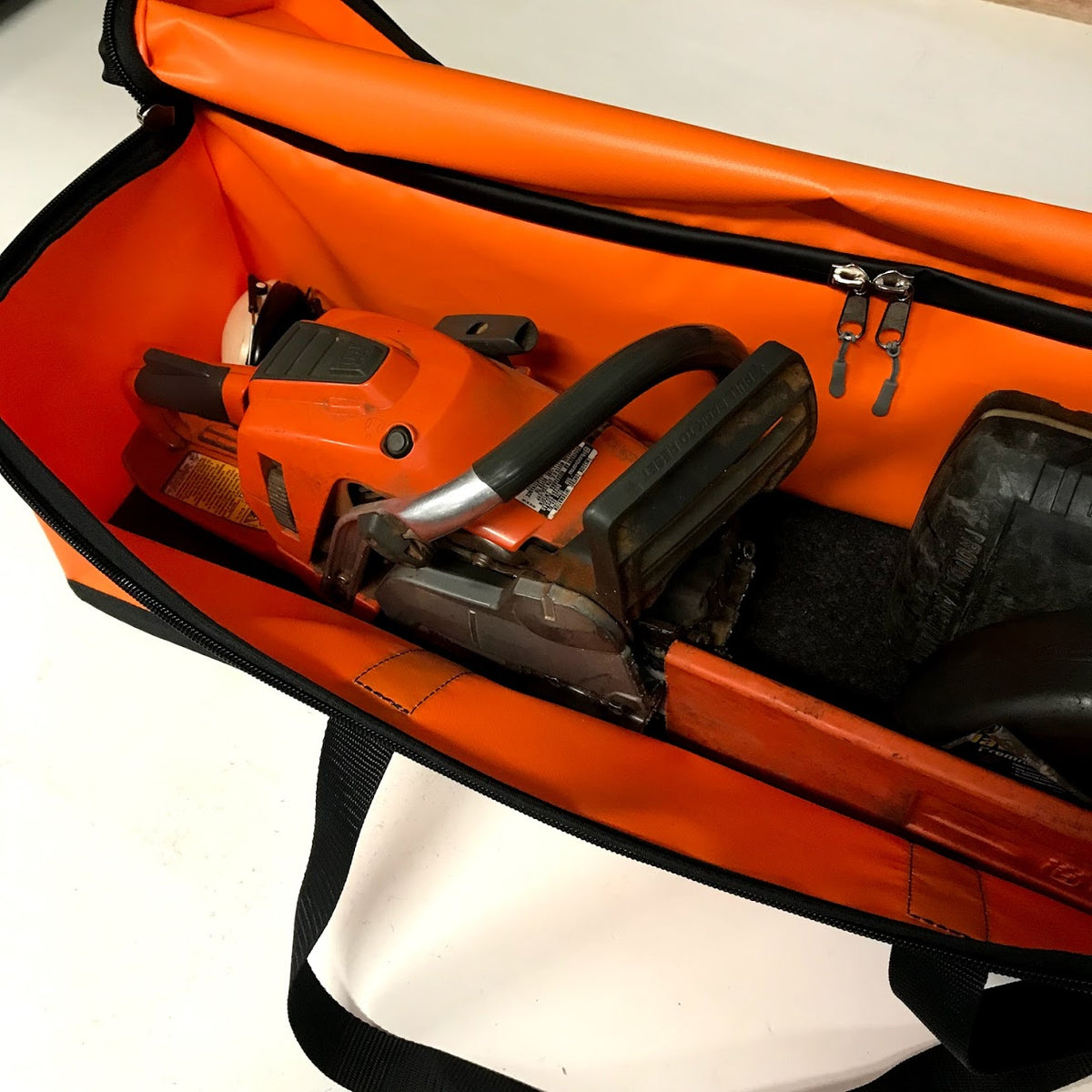 Chainsaw carry bag