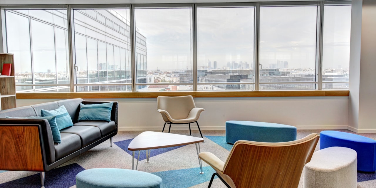 Open road through Australian outback — travel and connectivity with Starlink Mini