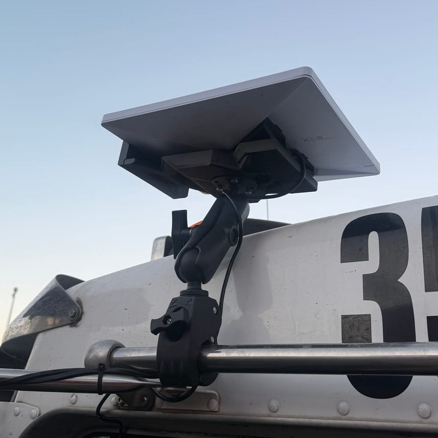 Outcamp Starlink Mini agricultural mount white version showing VIN-C-15 aluminium arms and tough claw clamp