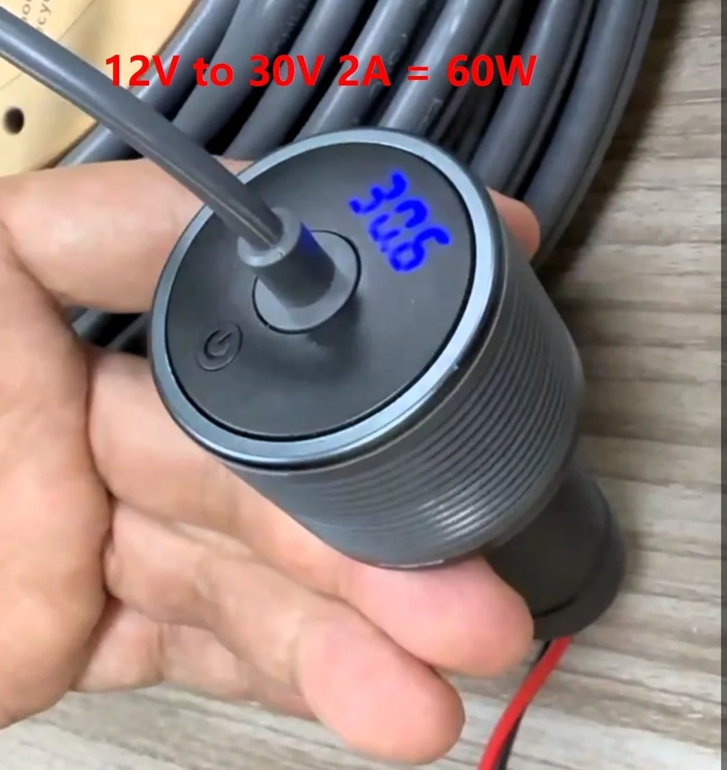 Starlink Mini car adapter showing live 30V 60W output on the LED display